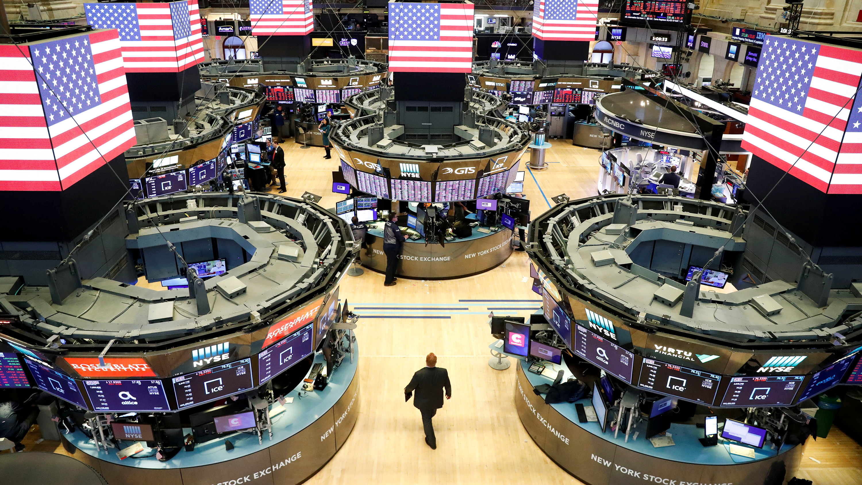 The photo shows the floor of the stock exchange emptied of most people.