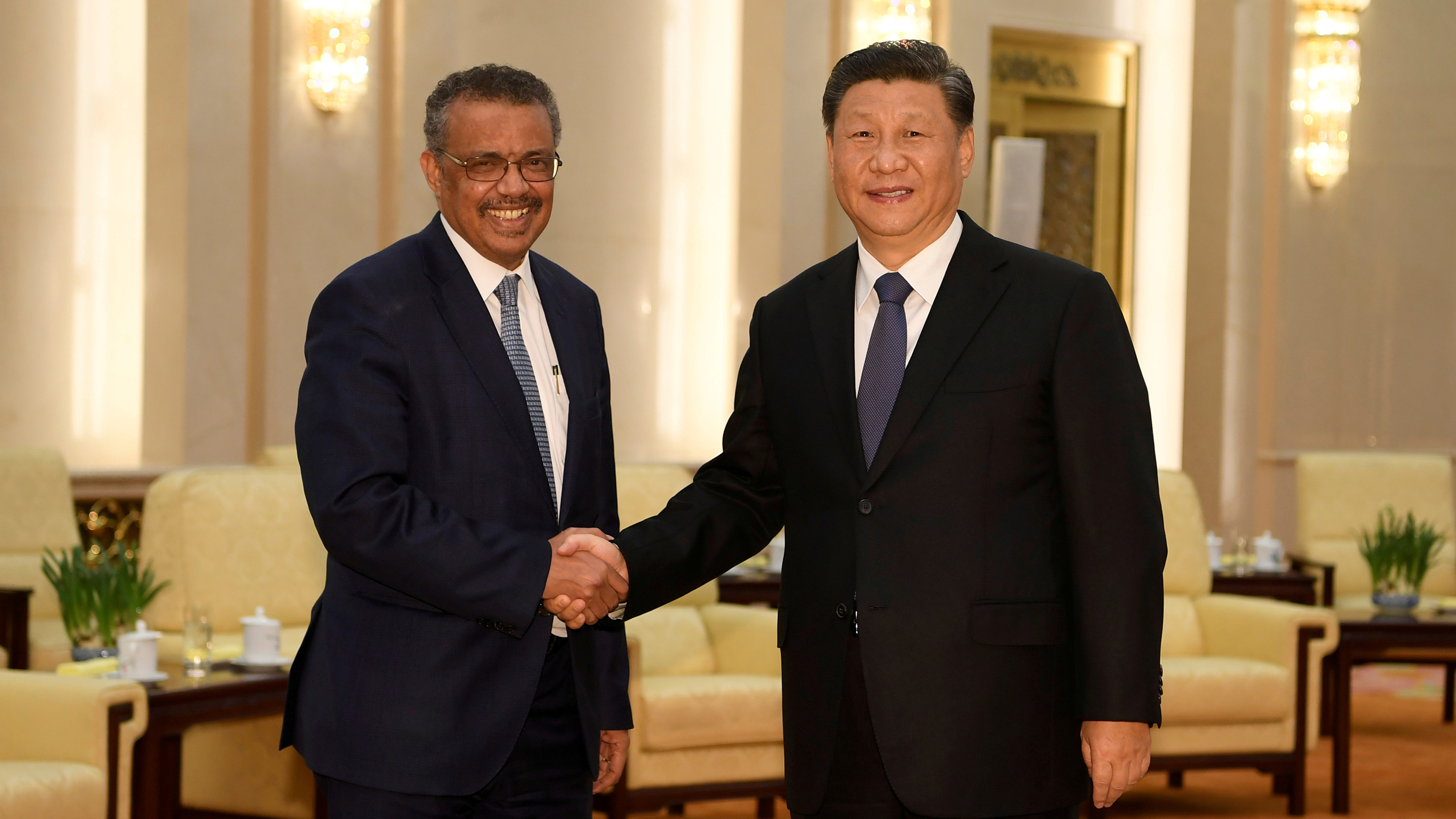 The photo shows the two leaders shaking hands and posing for the camera.