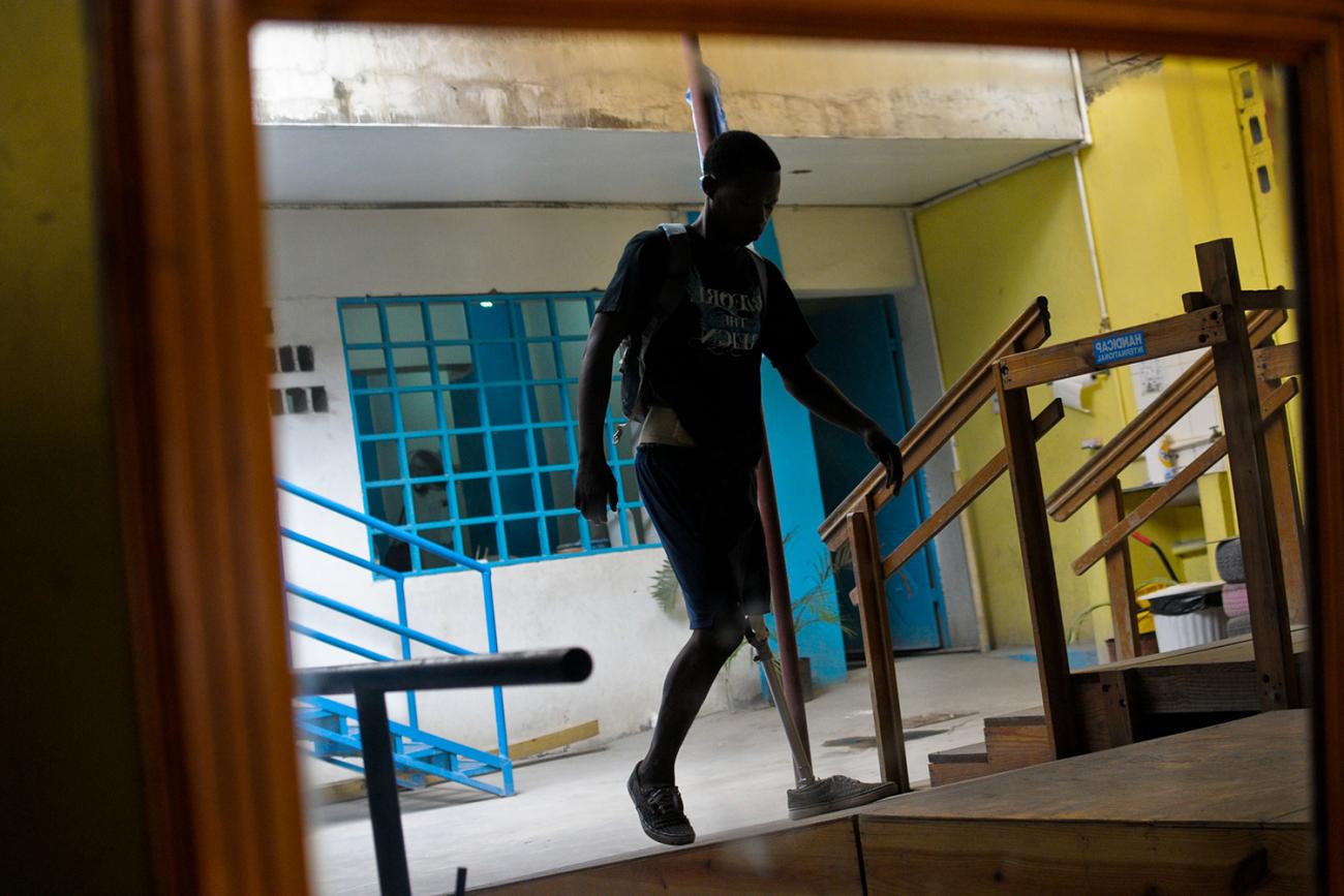 The photo shows the patient in silhouette against the backdrop of the colorful interior of the clinic. 