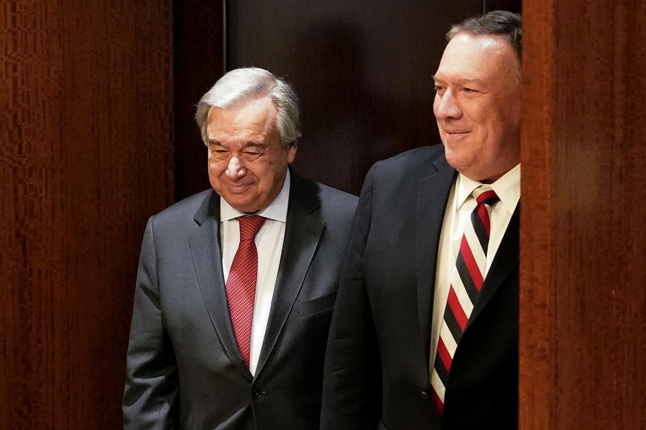 The photo shows the two diplomats walking together and smiling. 