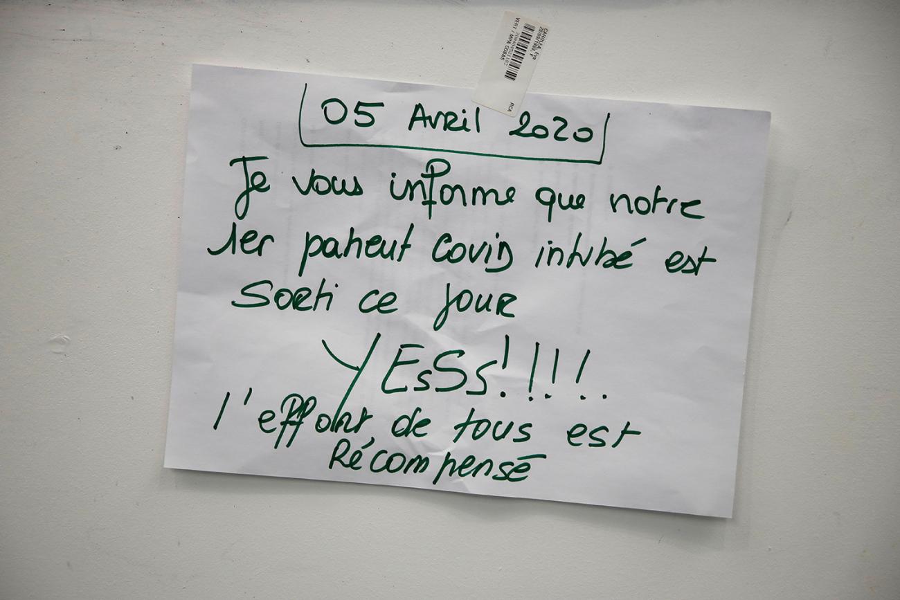 The photo shows a hand-written note on a stickie posted on a wall. The work YES has two extra "S" in it and is written larger than the rest of the text for emphasis. 