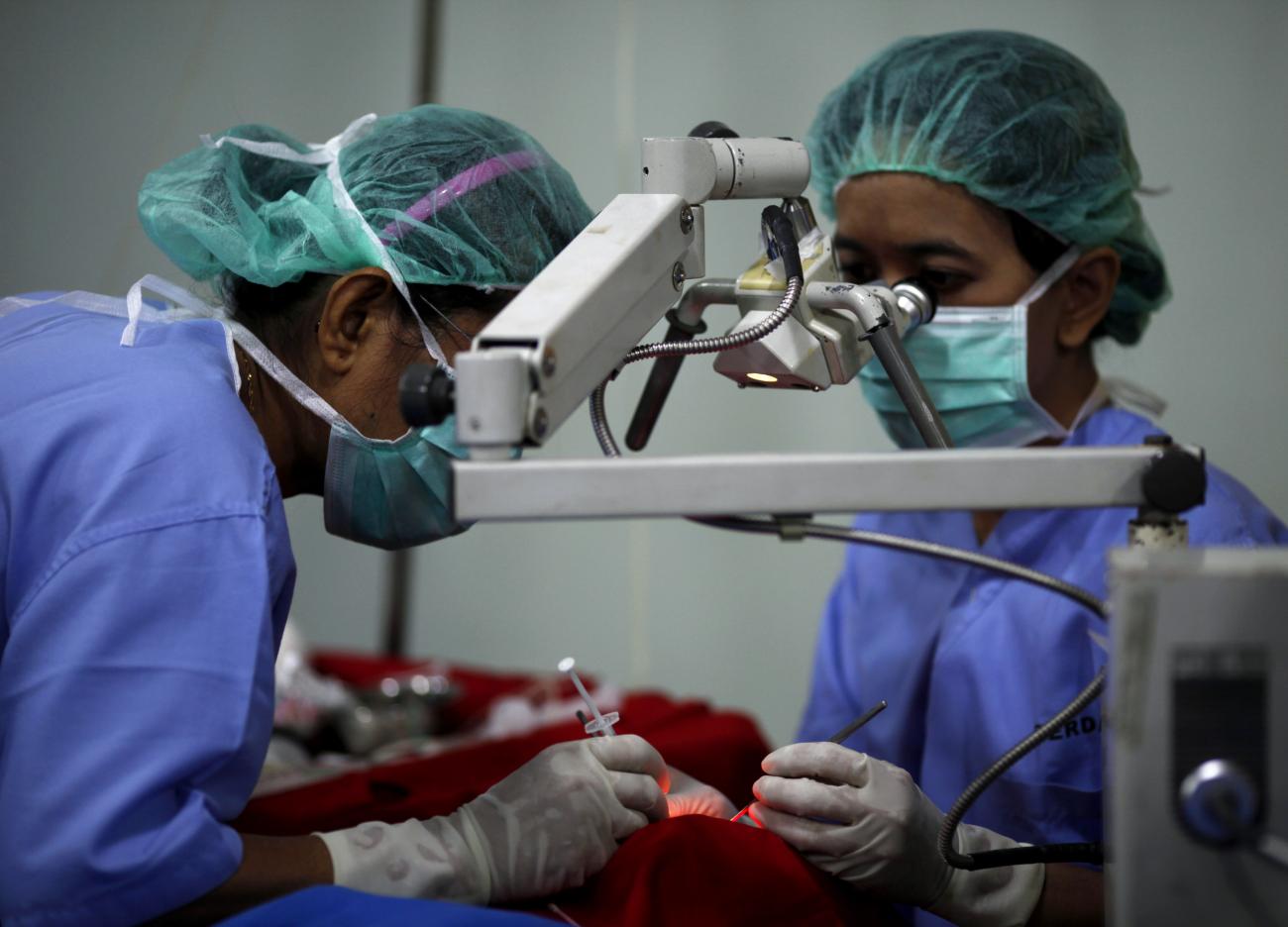 A doctor conducts a cataract operation at Qadr hospital's operation room in Tangerang, Indonesia's Banten province on October 17, 2009.
