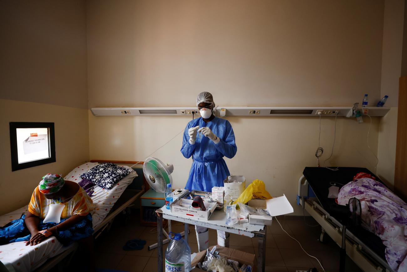A nurse treats patients who are suffering from the coronavirus disease in the infectious diseases department of Dalal Jamm hospital in Dakar, Senegal, on August 5, 2021.