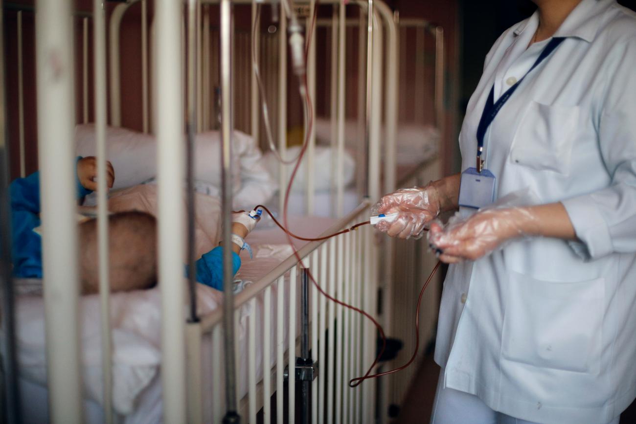 A nurse tends to a child suffering from cancer at Damascus Children's Hospital in Damascus, Syria, March 16, 2017. 