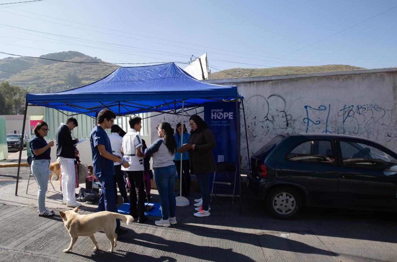 Project HOPE team members and nursing students from CONALEP Tlalnepantla provide a mobile health screening clinic to residents in the town of Tlalnepantla de Baz, north of Mexico City.