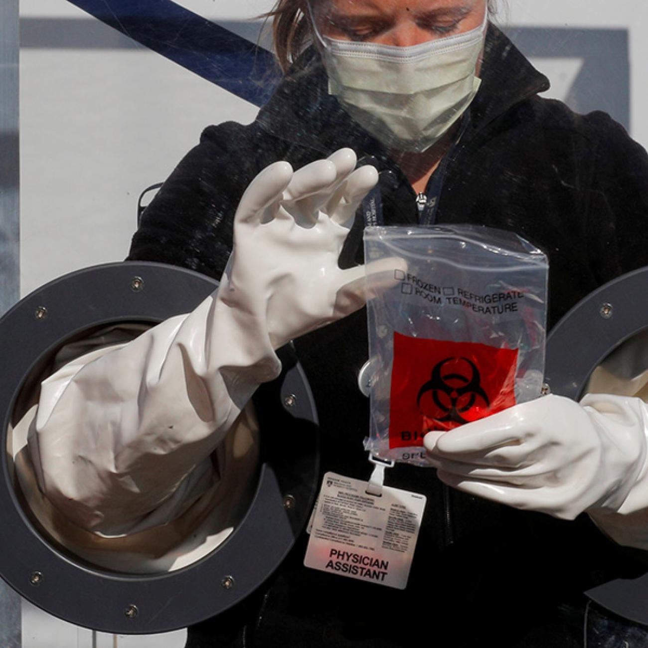 https://www.thinkglobalhealth.org/sites/default/files/styles/max_1300x1300_1_1/public/2020-05/Tsion.Firew-CoV-Testing-5.5.20-RTX7HDW5-SQUARE.jpg?itok=X2utZtsG