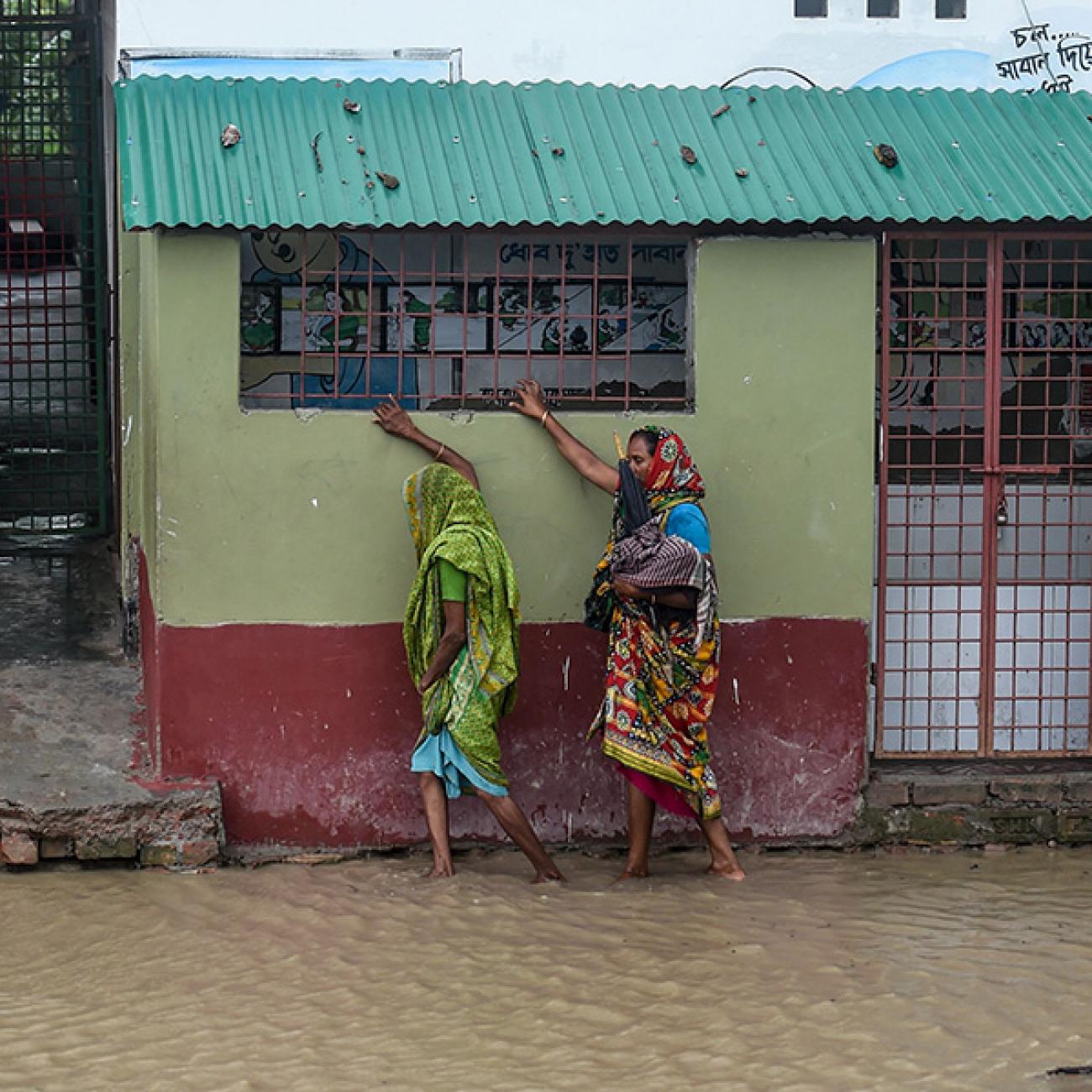 https://www.thinkglobalhealth.org/sites/default/files/styles/max_1300x1300_1_1/public/2020-06/Basu.Chaudhuri-CoV-Climate-6.8.20-GettyImages-1214181303-SQUARE.jpg?itok=siQTp-A_