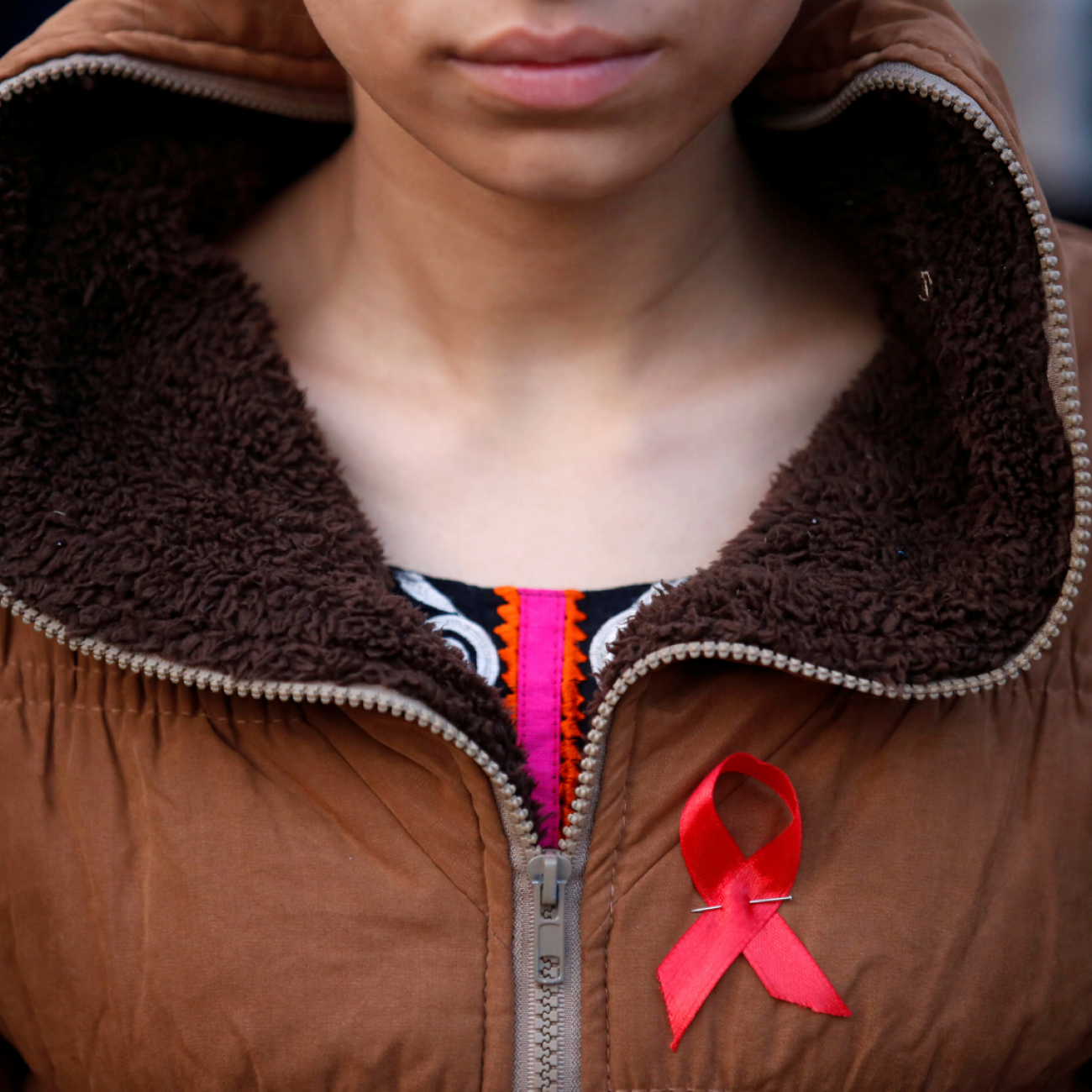 https://www.thinkglobalhealth.org/sites/default/files/styles/max_1300x1300_1_1/public/2021-06/HIV%20ribbon%201.1.png?itok=U1EDpEZd