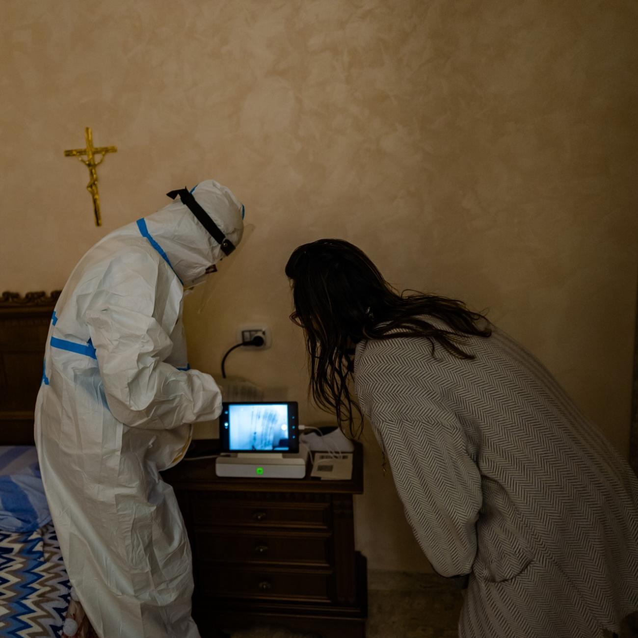 A nurse at the home of a Covid positive patient to install and explain the operation of the device for Telemedicine, in Conversano on May 6, 2021. 