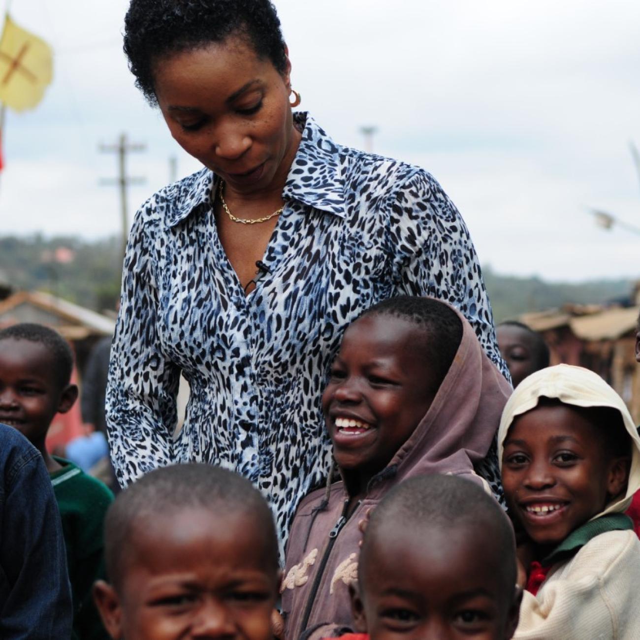 helene gayle with children in kenya 