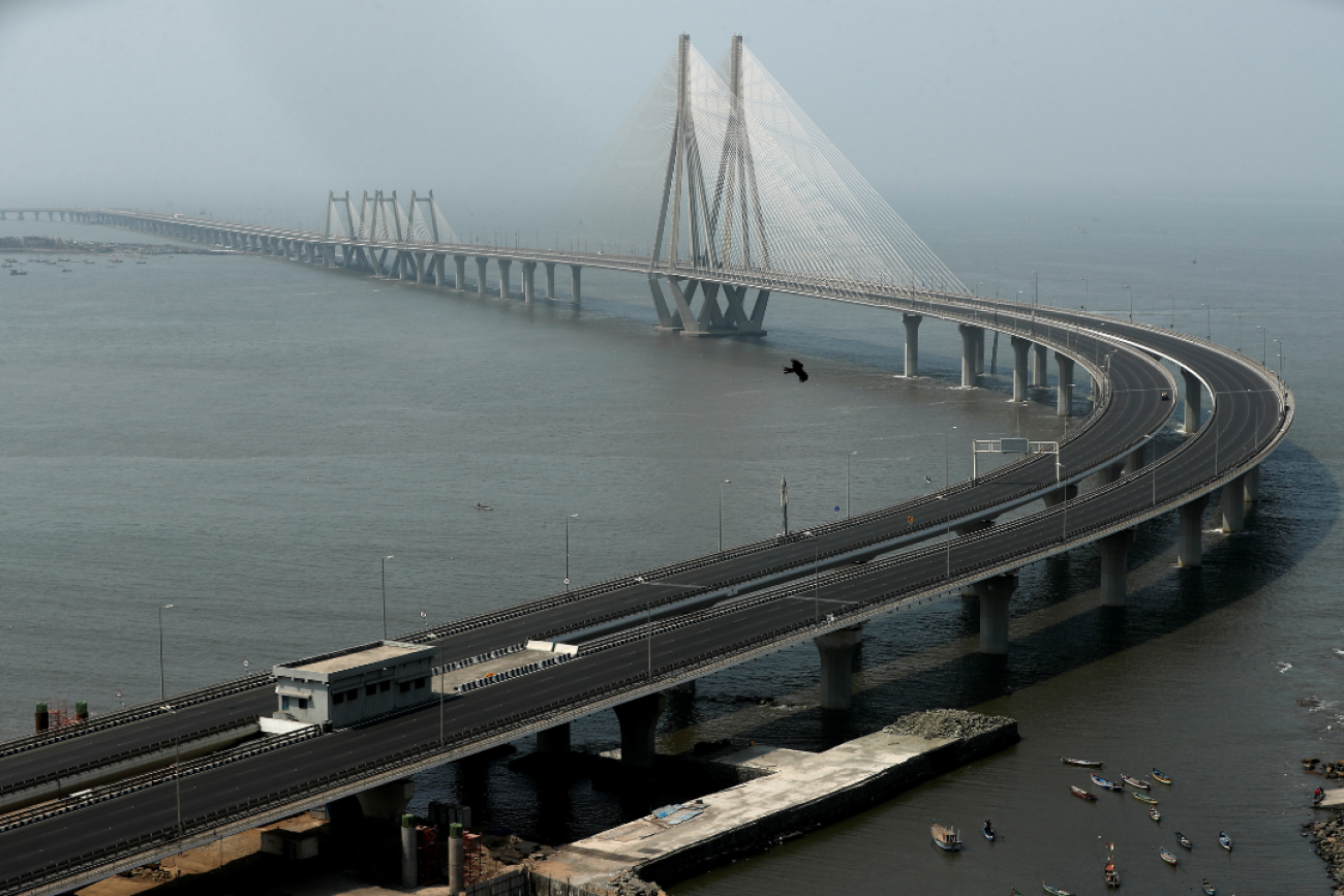 A deserted Bandra-Worli sea link is seen during a weekend lockdown to limit the spread of the coronavirus disease (COVID-19) in the country, in Mumbai, India, April 10, 2021. REUTERS/Francis Mascarenhas