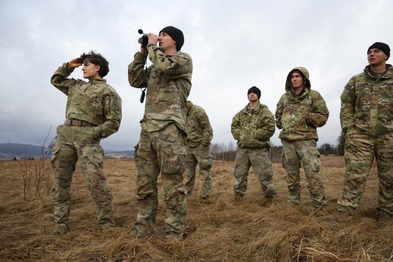 U.S. Army soldiers from the 82nd Airborne Division, deployed to Poland to reassure NATO allies, train at an airbase, near Arlamow Poland, February 23, 2022. REUTERS/Kacper Pempel