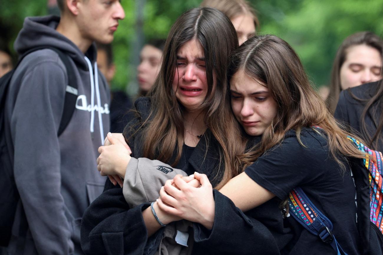 children mourn the death of heir classmate