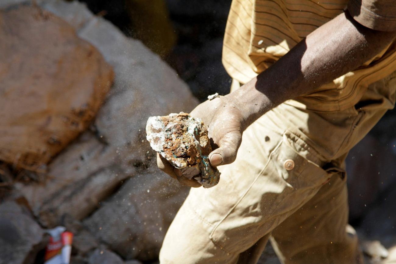 An artisanal miner carries raw ore at Tilwizembe, a former industrial copper-cobalt mine, outside of Kolwezi, Democratic Republic of Congo, on June 11, 2016. 