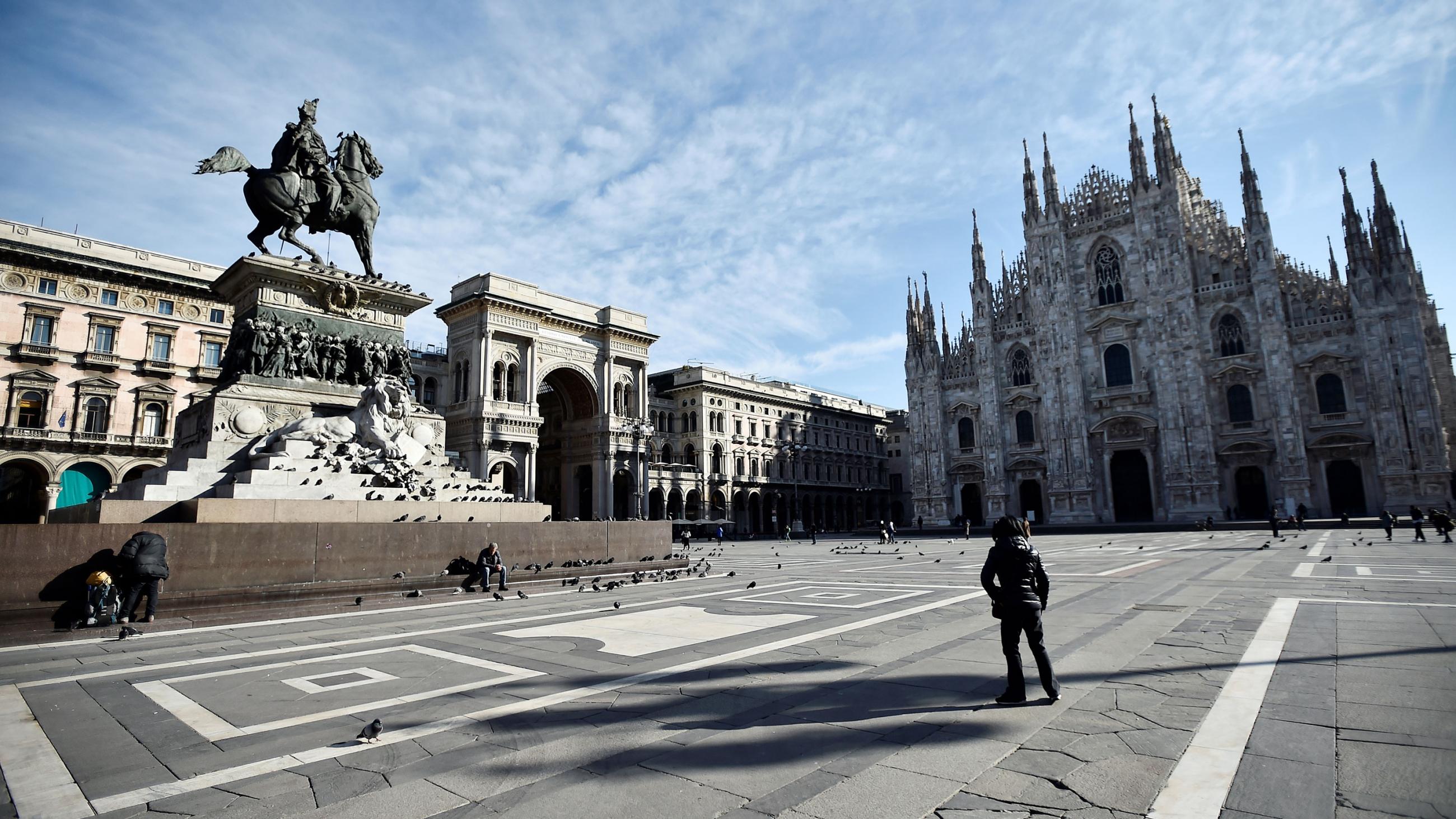 The photo shows the architecturally spectacular square and tourist destination all but empty—more pigeons than people. 