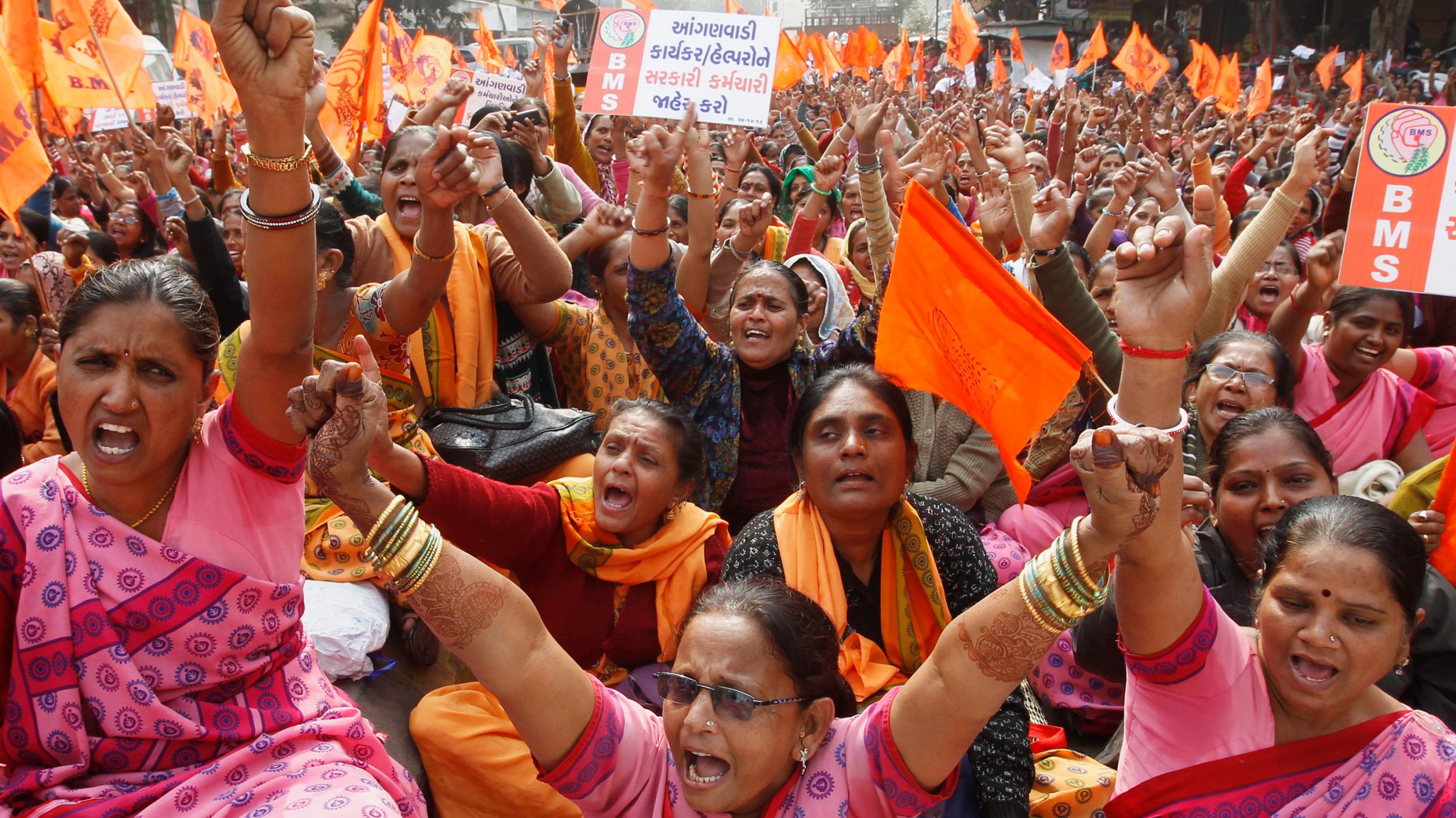 The proto shows a huge crowd, nearly all women, shouting and protesting at a crowded rally. 