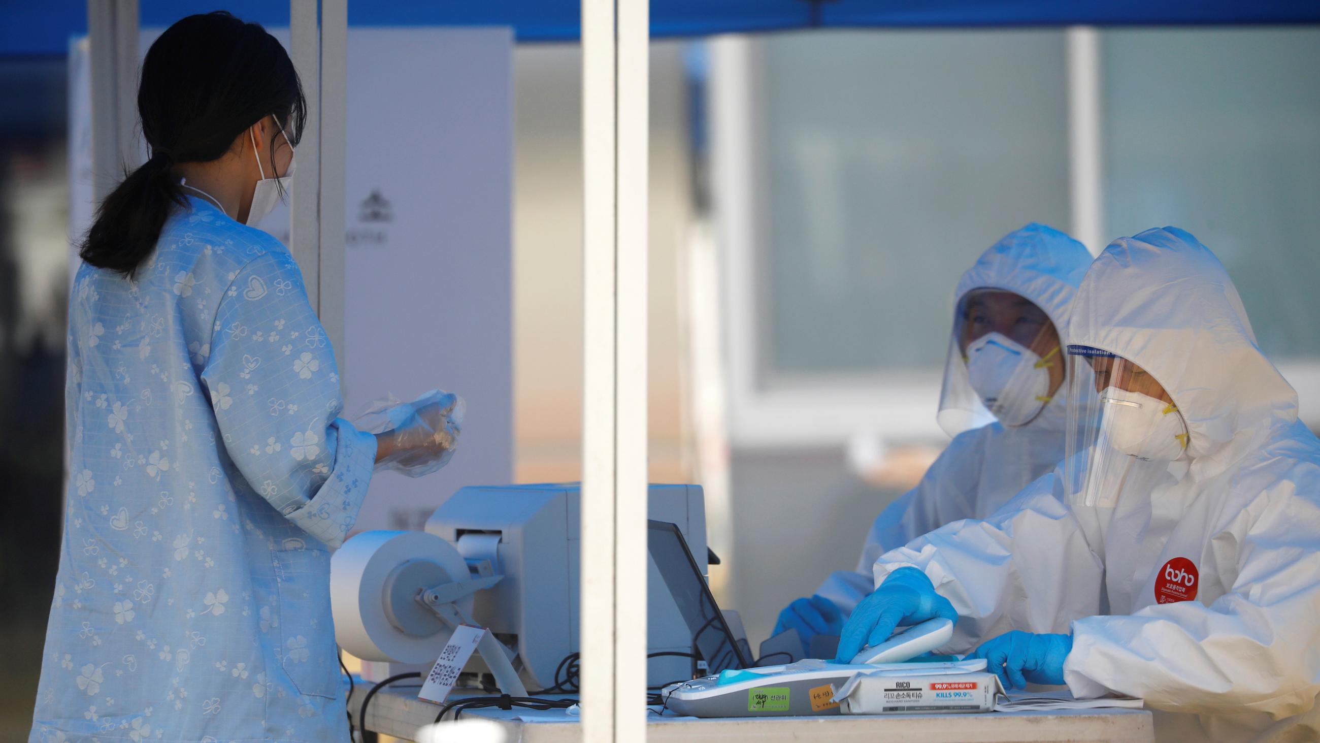 A South Korean voter infected with COVID-19 participates in the country’s parliamentary election at a quarantine center in Yongin, South Korea on April 11, 2020. 