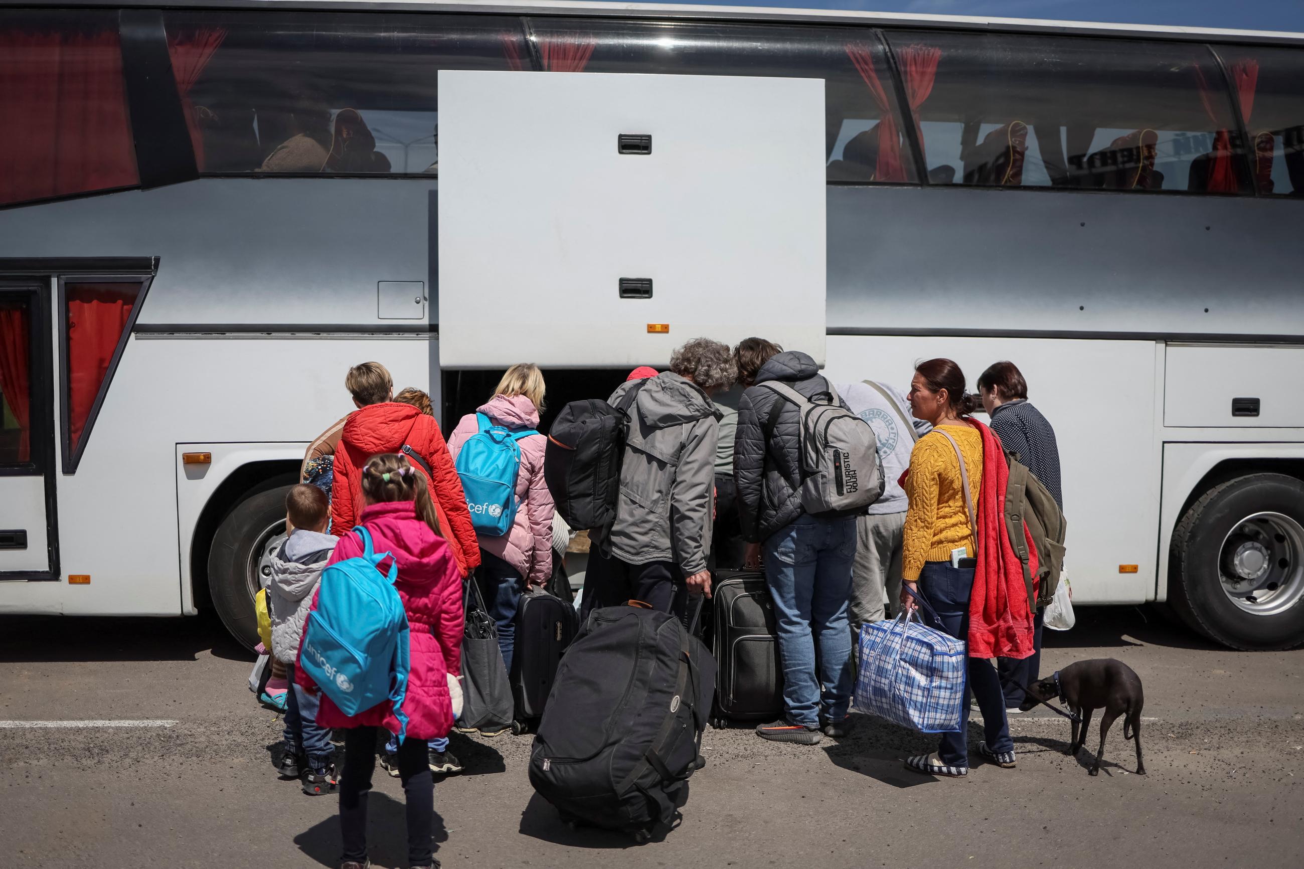 Ukrainian refugees from Mariupol region board a bus bound for Poland at a registration and humanitarian aid center for internally displaced people, amid Russia's ongoing invasion of Ukraine, in Zaporizhzhia, Ukraine May 17, 2022.