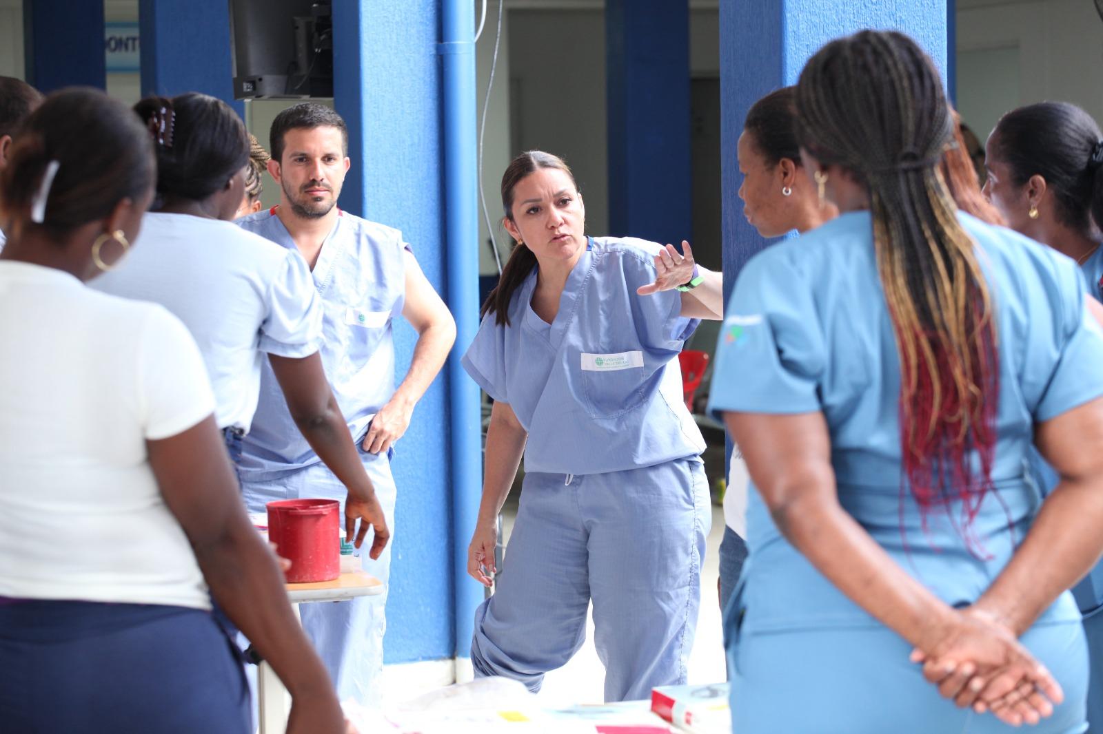 Members of the Hospital Padrino strategy provide training in obstetric emergencies.