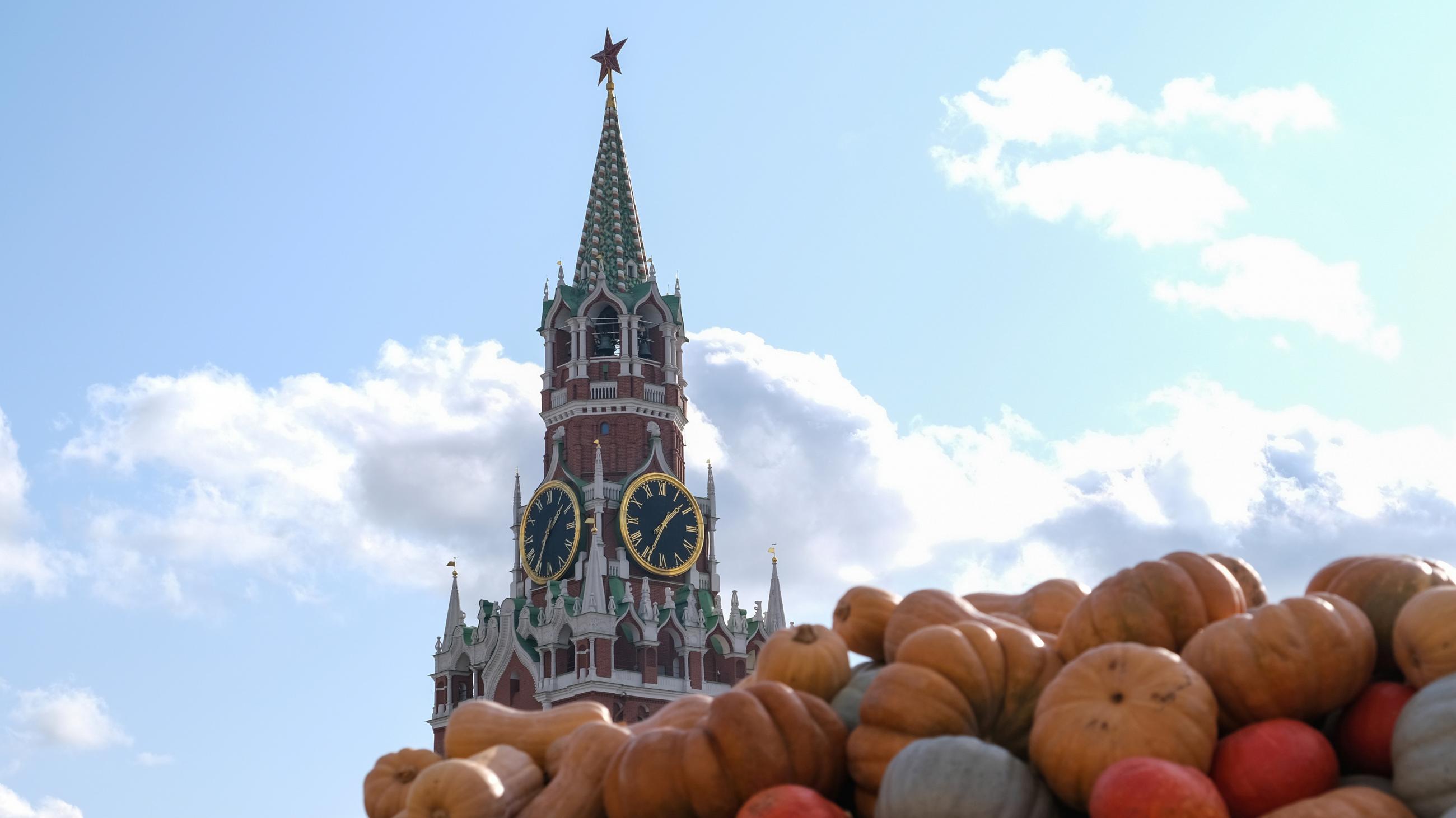 Pumpkins are pictured during the Golden Autumn festival at the Red Square, as the Spasskaya tower of the Kremlin is seen in the background, in Moscow, Russia October 8, 2019.