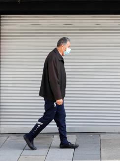 A man, wearing a protective face mask, walks past a closed shop after the Austrian government announced a lockdown including the closure of all non-essential shops, as the spread of the coronavirus disease continues, in Vienna, Austria on November 17, 2020