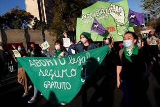 Pro-choice activists shout slogans outside Congress, where lawmakers are discussing a bill that decriminalises abortion until the 14th week of gestation, in Valparaiso, Chile September 28, 2021. 