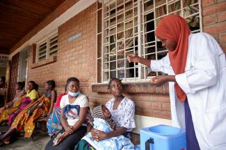 A clinician at Ndirande Health Centre demonstrates to clients how to take the cholera vaccine in response to the latest cholera outbreak.