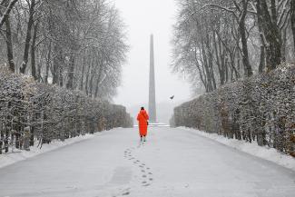 A woman walks in a snow covered park during a first snowfall, amid Russia's attack in Ukraine, in Kyiv, Ukraine November 22, 2023. 